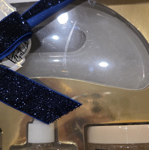 Large Gift Set With Robe And Large Guasha Tool - Picture 5 of 7